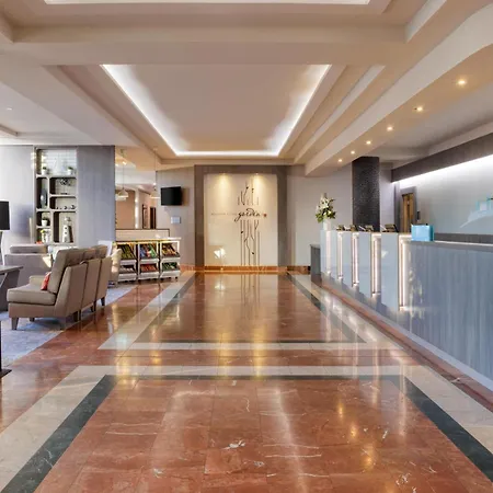 Hilton Garden Centre فندق