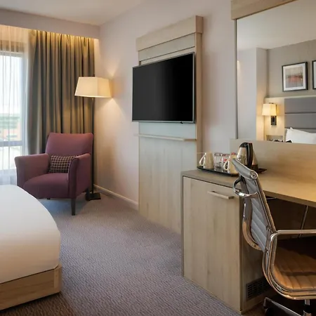 فندق Hilton Garden Centre 4*