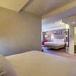 Hilton Garden Centre Hotel 4*