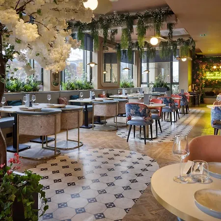 Hilton Garden Centre