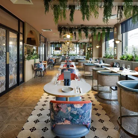 Отель Hilton Garden Centre 4*