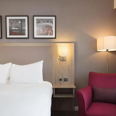 فندق Hilton Garden Centre 4*