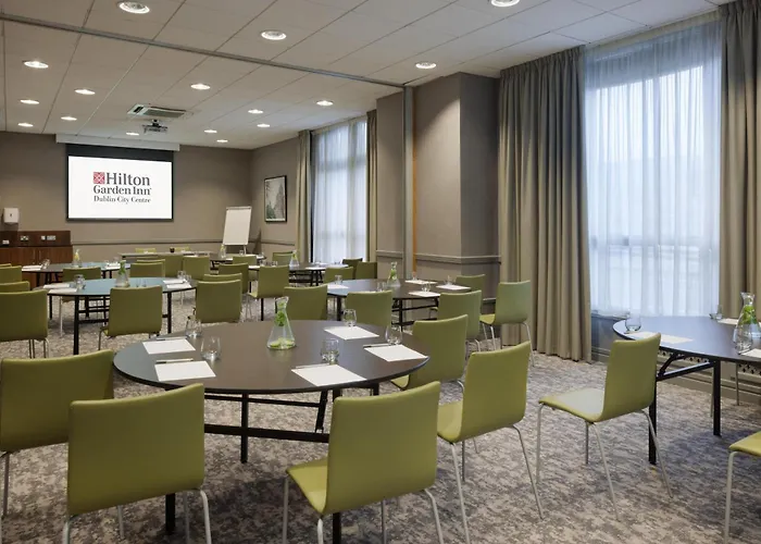 فندق Hilton Garden Centre 4*