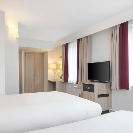 Hilton Garden Centre Hotel