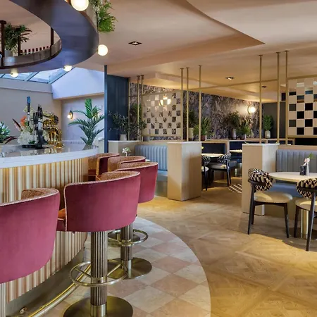 Hilton Garden Centre 4*